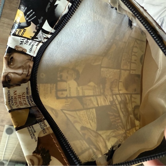 VOGUE Covers Crossbody Bag~NWOT - Picture 6 of 6